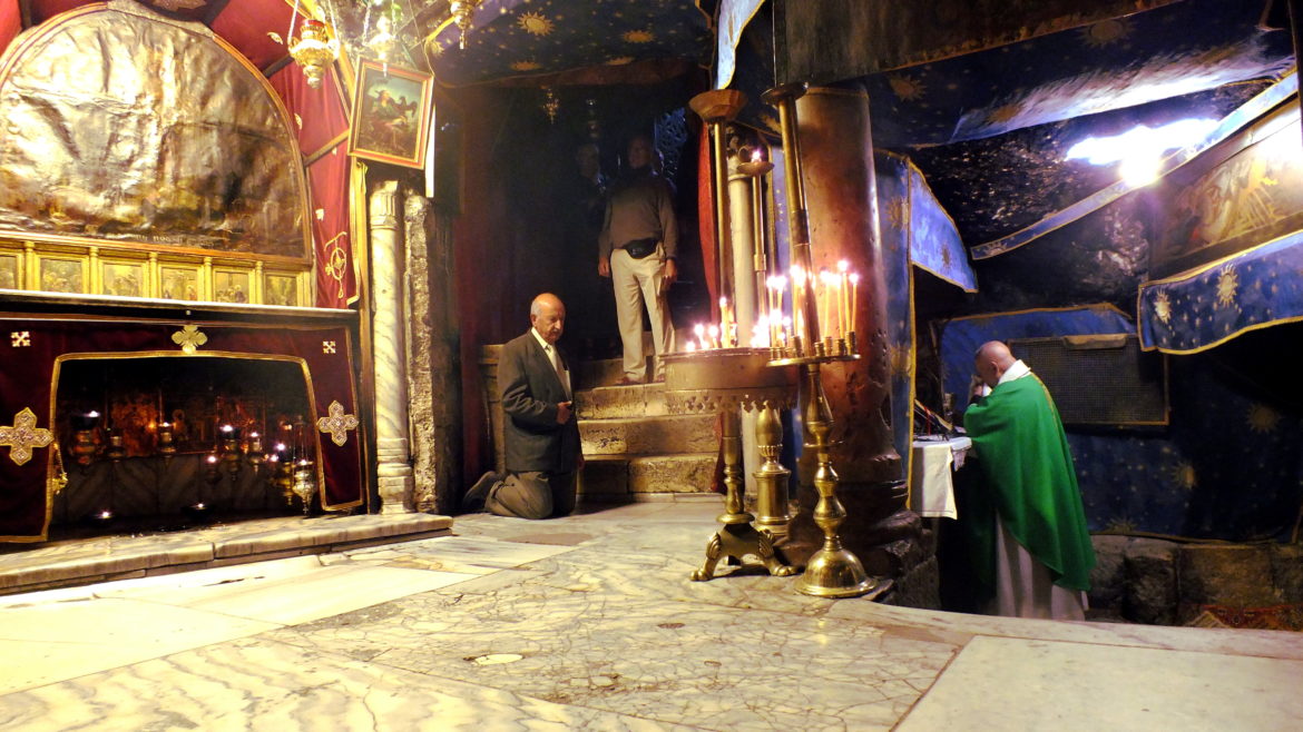 Bazylika Narodzenia, grota, Msza